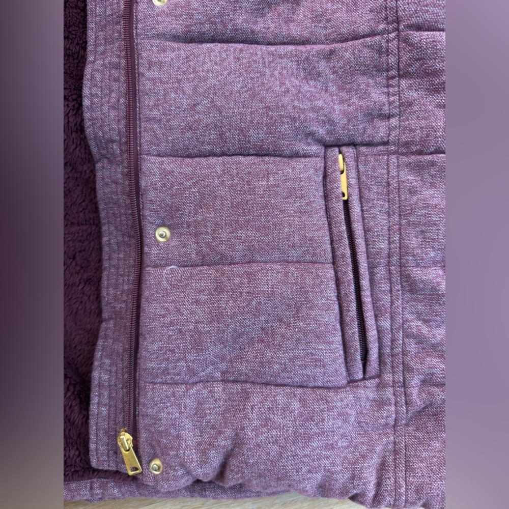 ❤️ Banana Republic Maroon Puffer Vest with Faux Fur Hood - Picture 3 of 6